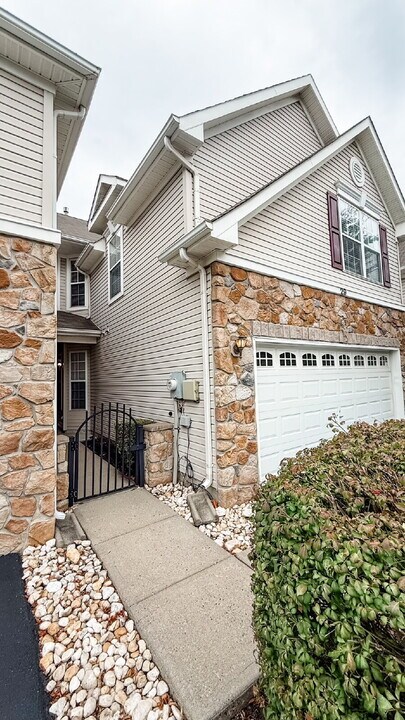 29 Sutton Ct in Pennington, NJ - Building Photo