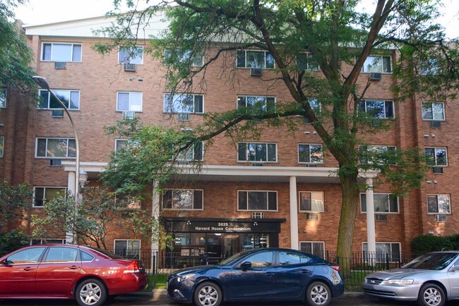property at 3825 N Pine Grove Ave