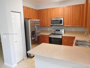 646 NE 21st Ave in Homestead, FL - Building Photo - Building Photo