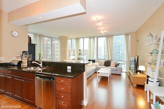 1201 S Prairie Ave, Unit 706 in Chicago, IL - Building Photo - Building Photo