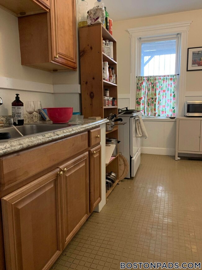 1719 Commonwealth Ave, Unit 1 in Boston, MA - Building Photo - Building Photo