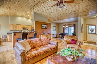 2013 Antelope Ave in Pagosa Springs, CO - Foto de edificio - Building Photo