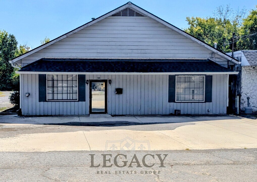 144 Volunteer Dr in Hendersonville, TN - Building Photo