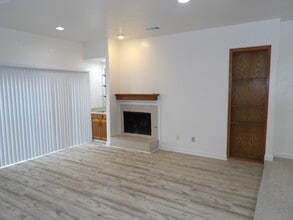 3909 Rawlins St, Unit 4 in Dallas, TX - Building Photo - Building Photo
