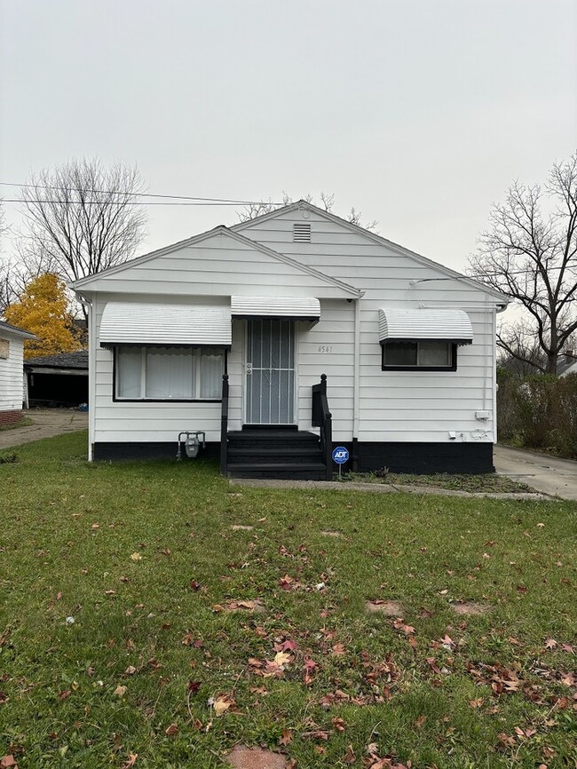 property at 4541 Lee Rd