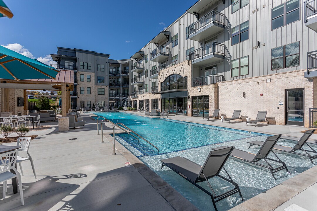 One Riverside Apartments in Chattanooga, TN - Foto de edificio