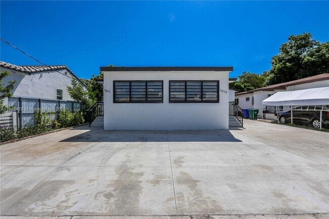 1013 SW 9th Ave in Miami, FL - Building Photo - Building Photo
