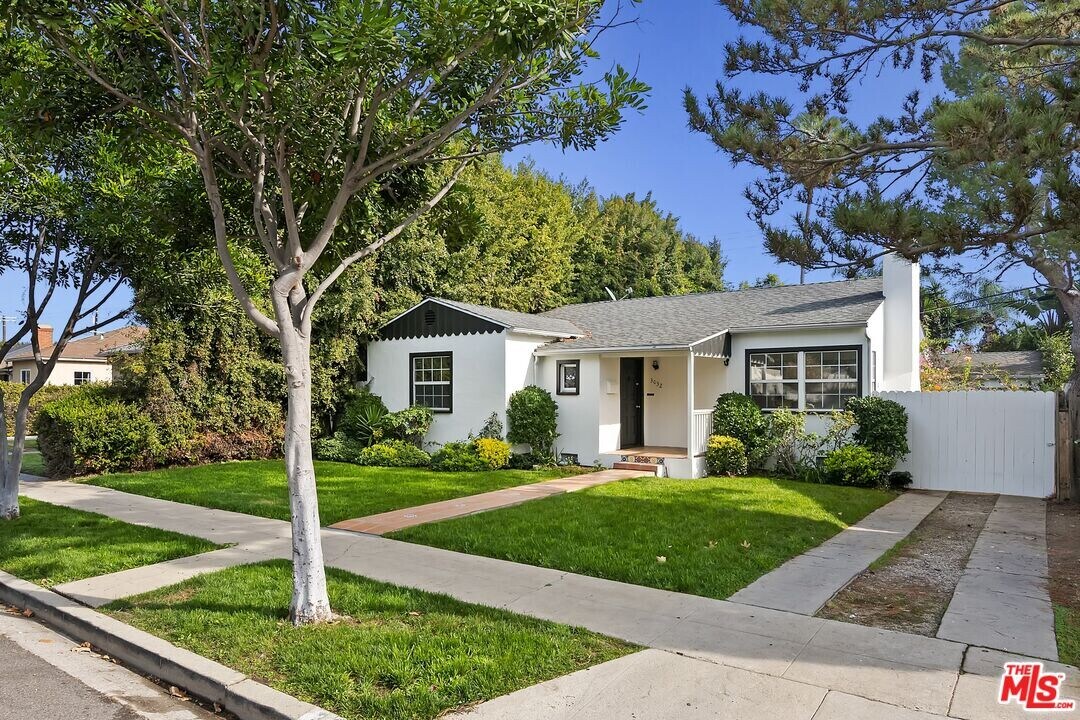3032 Oakhurst Ave in Los Angeles, CA - Building Photo