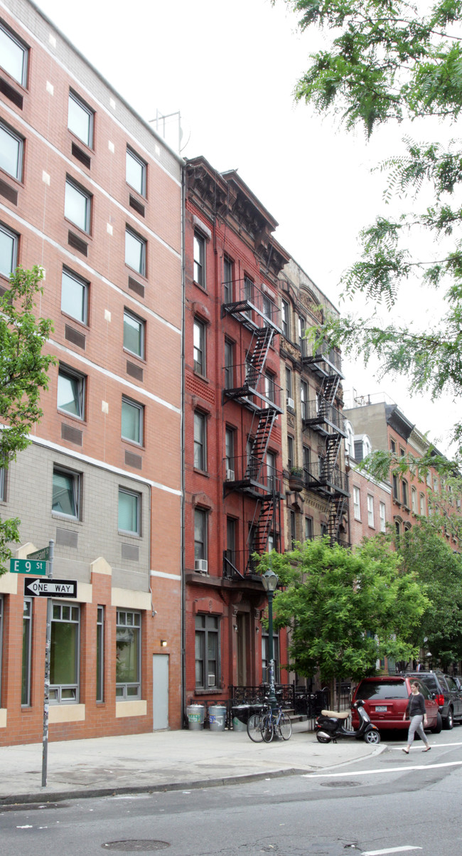 17 Stuyvesant St in New York, NY - Building Photo - Building Photo