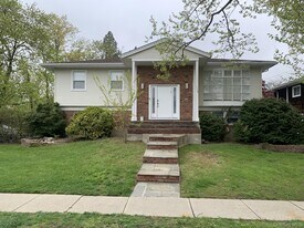 1110 William St in Hewlett, NY - Building Photo