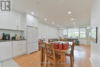 244 Wilmington Ave in Toronto, ON - Building Photo - Building Photo