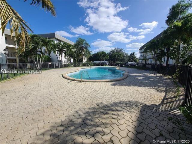 15225 NE 6th Ave in Miami, FL - Foto de edificio - Building Photo