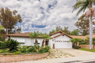 26602 Via Noveno in Mission Viejo, CA - Building Photo
