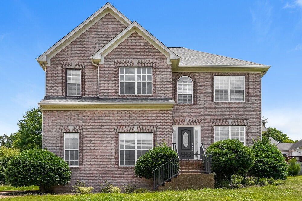 102 Polk Ct in Hendersonville, TN - Building Photo