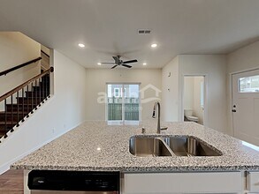 23379 SE Dogwood St in Black Diamond, WA - Foto de edificio - Building Photo