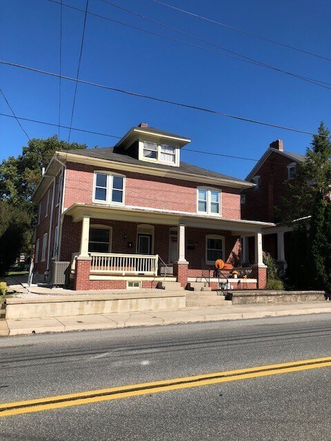 1359 W Main St in Ephrata, PA - Building Photo - Building Photo