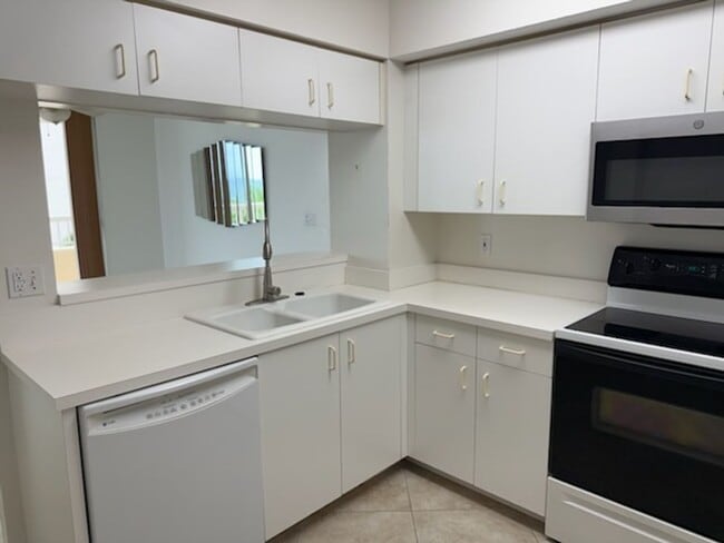 990 Cape Marco Dr in Marco Island, FL - Building Photo - Building Photo