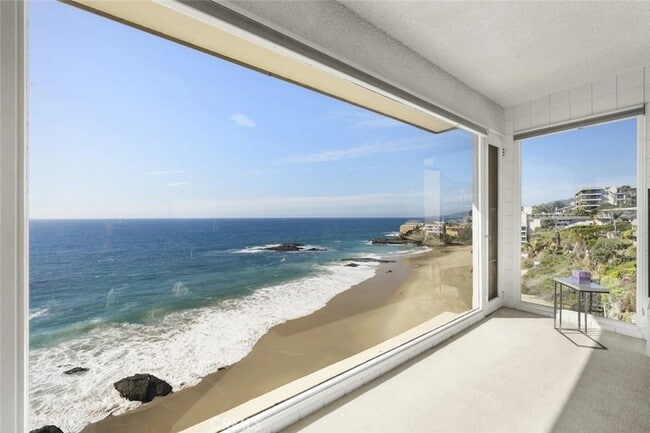 31877 Circle Dr in Laguna Beach, CA - Foto de edificio - Building Photo
