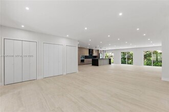 2251 SW 20th St in Miami, FL - Foto de edificio - Building Photo