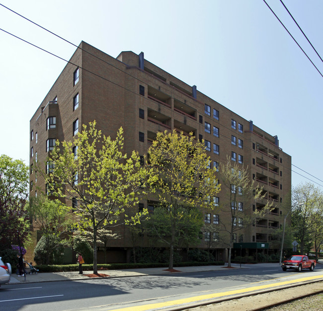 Beacon Street Apartments, 1111