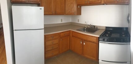 170 Myrtle Ave, Unit A-3 in Fort Lee, NJ - Foto de edificio - Building Photo