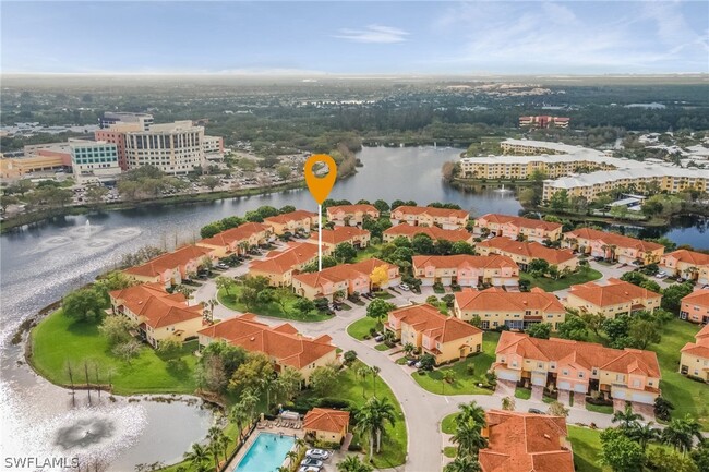 9817 Cristalino View Way in Ft. Myers, FL - Foto de edificio - Building Photo