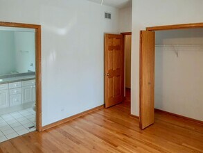 2714 N Wayne Ave, Unit 2715-1S in Chicago, IL - Foto de edificio - Building Photo