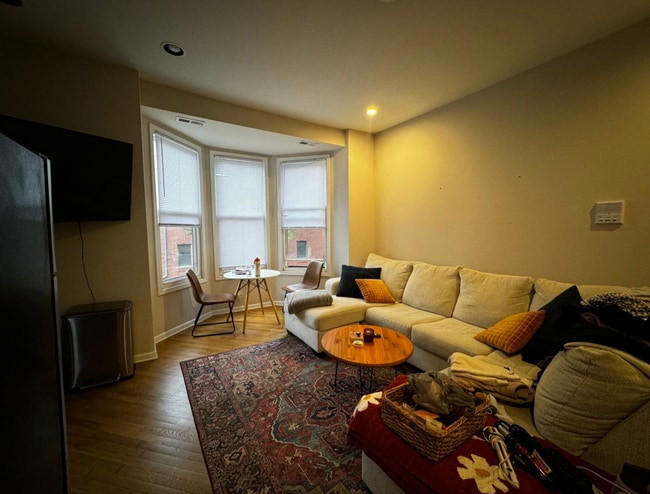 2746 W Le Moyne St, Unit 2F