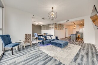 307 W Trade St in Charlotte, NC - Building Photo - Building Photo