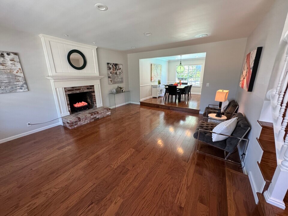 1347 Vintner Way in Pleasanton, CA - Building Photo