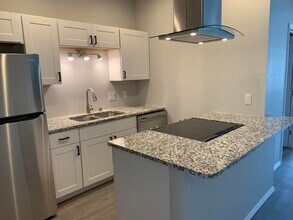 1020 Lomas Blvd NW-Unit -2 in Albuquerque, NM - Building Photo - Building Photo