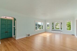 404 Pioneer Ave E in Montesano, WA - Building Photo - Building Photo