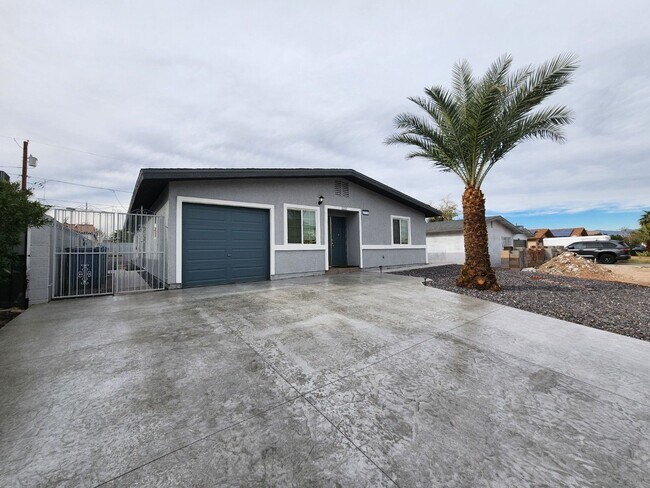 2210 Mariposa Ave in Las Vegas, NV - Building Photo - Building Photo