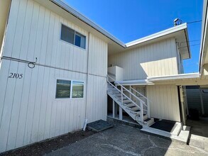2105 Colby Ave, Unit 4 in Everett, WA - Foto de edificio - Building Photo