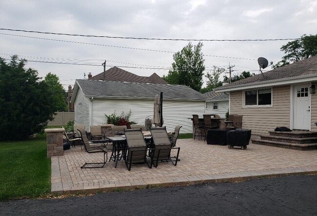 541 W Belden Ave in Elmhurst, IL - Building Photo - Building Photo