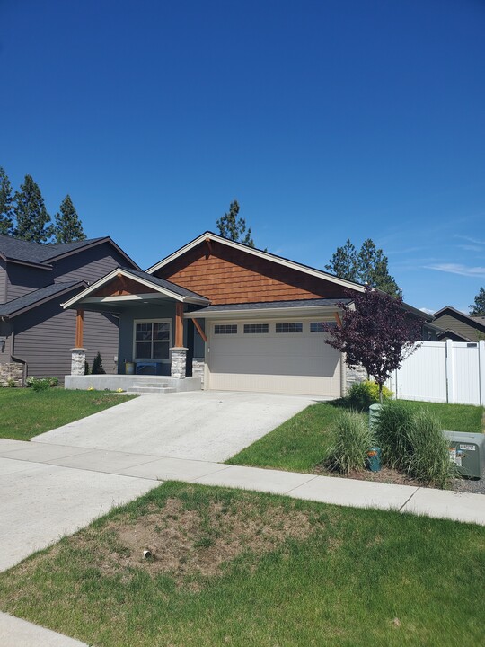 6644 Idlewood Dr in Coeur d'Alene, ID - Building Photo