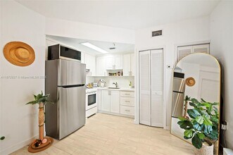 3051 SW 27th Ave in Miami, FL - Building Photo - Building Photo