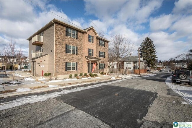 1513 Maple St in Bethlehem, PA - Building Photo - Building Photo