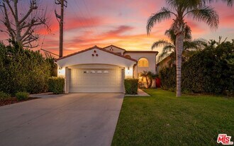 7466 Louise Ave in Los Angeles, CA - Building Photo