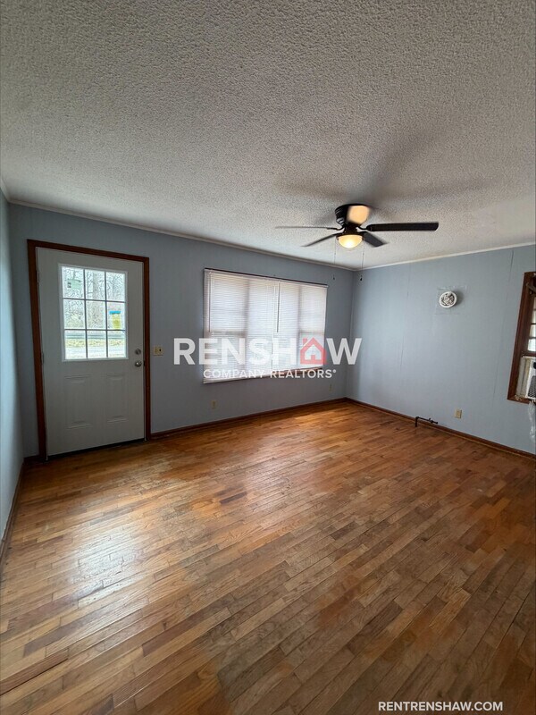 179 W Main St in Henry, TN - Building Photo - Building Photo