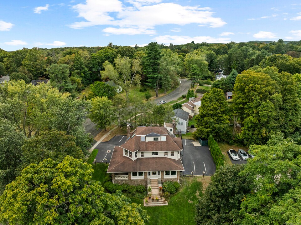 2750 Whitney Ave in Hamden, CT - Foto de edificio