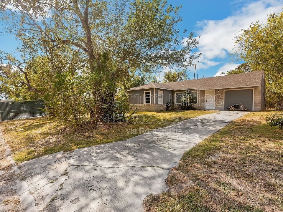 6838 Crestridge St in Houston, TX - Building Photo