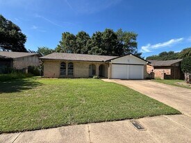 2304 Vineyard Dr in Arlington, TX - Building Photo