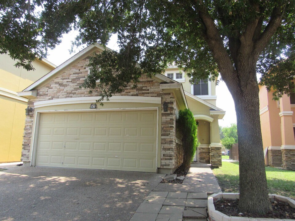 9310 Albany Dr in Laredo, TX - Building Photo