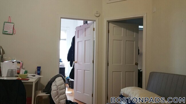 43 Bay State Rd in Boston, MA - Foto de edificio - Building Photo