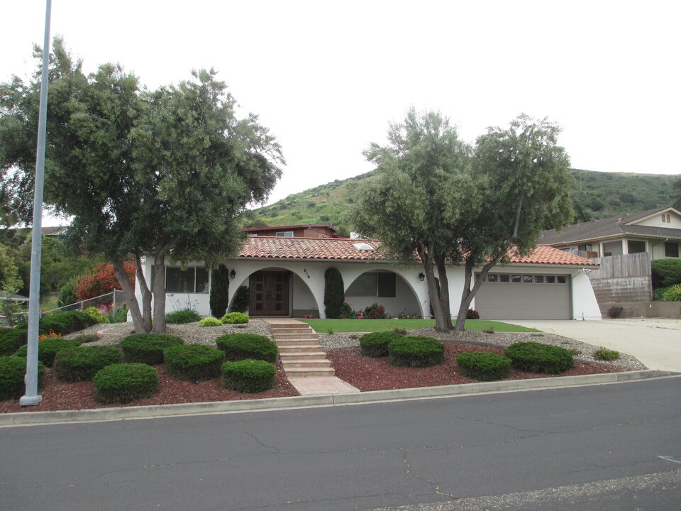 616 University Dr in Lompoc, CA - Building Photo