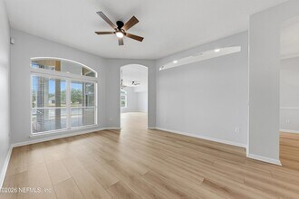 13844 Fish Eagle Dr W in Jacksonville, FL - Foto de edificio - Building Photo