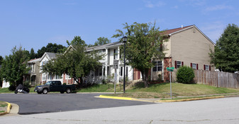 1939-1951 Fort Monroe Ct Apartments