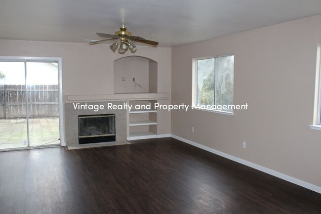 1205 Woodbury Ln in Stockton, CA - Building Photo - Building Photo