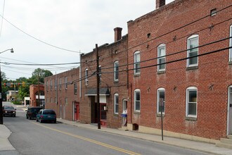 7 S Pennsylvania Ave in Hancock, MD - Building Photo - Building Photo